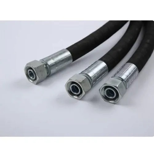 Black hydraulic hoses with metal couplings